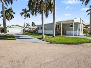 3932 Phoenix Dr, Saint James City, FL 33956