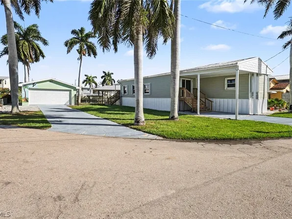 3932 Phoenix Dr, Saint James City, FL 33956