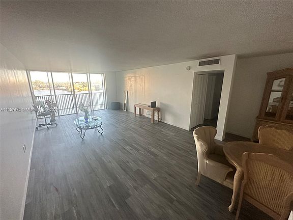 3rd image of 1670 NE 191st St APT 414-3