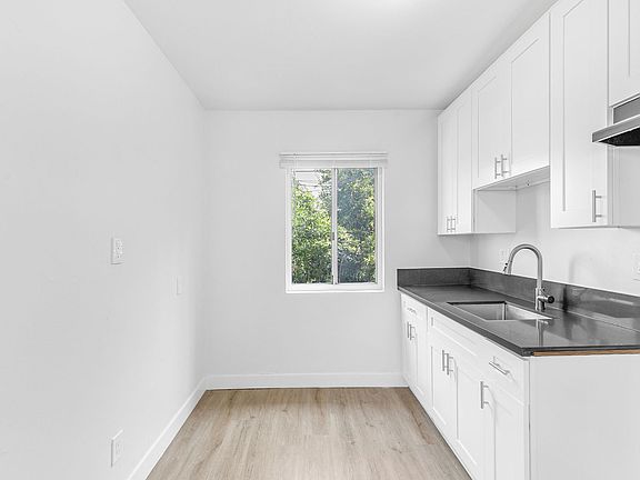 5th image of 1618 E Vernon Ave #4