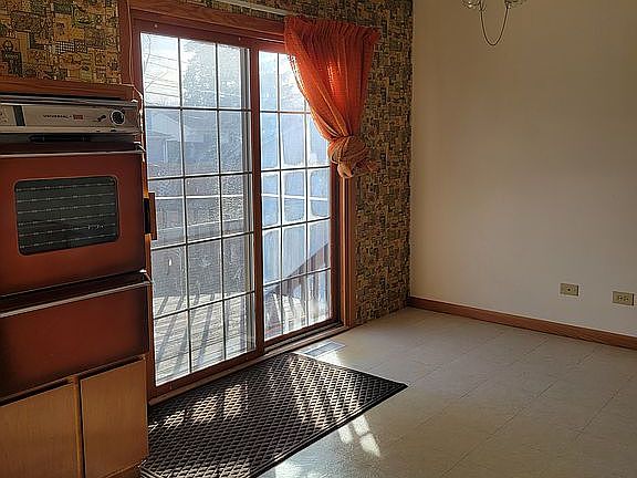 5th image of 125 E Schubert Ave