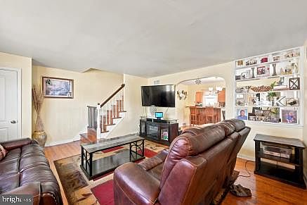 3rd image of 400 Russell St