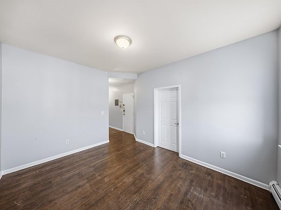 4th image of 303 3rd St APT 3