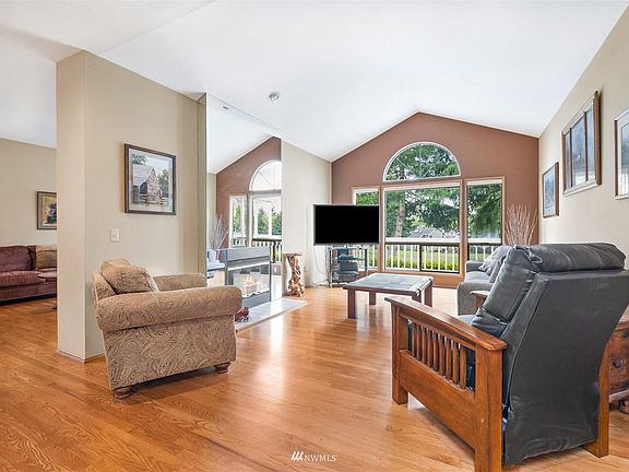 4th image of 25327 Lake Wilderness Country Club Dr SE #C
