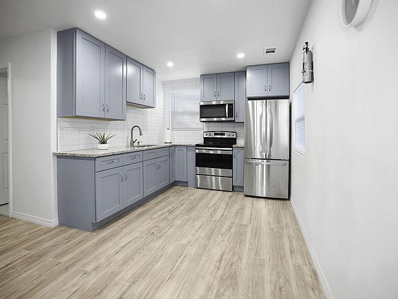 3rd image of 925 E Lotus Ave #14318866