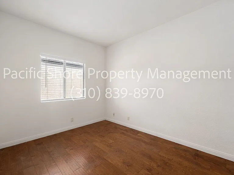 Las Colinas Apartments — Photo 7