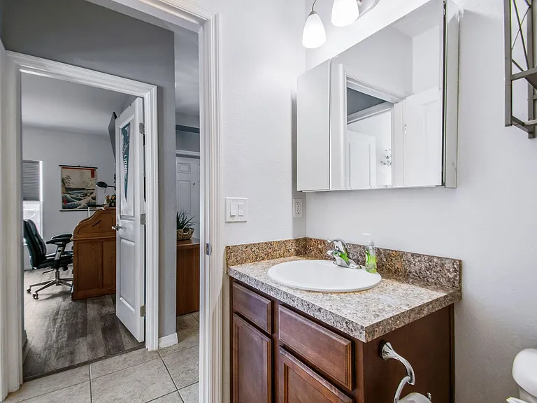 107 Parkhurst Ln — Photo 15