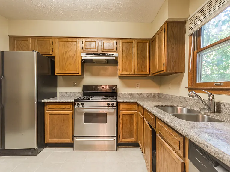 3212 Stratford Green Ct — Photo 12