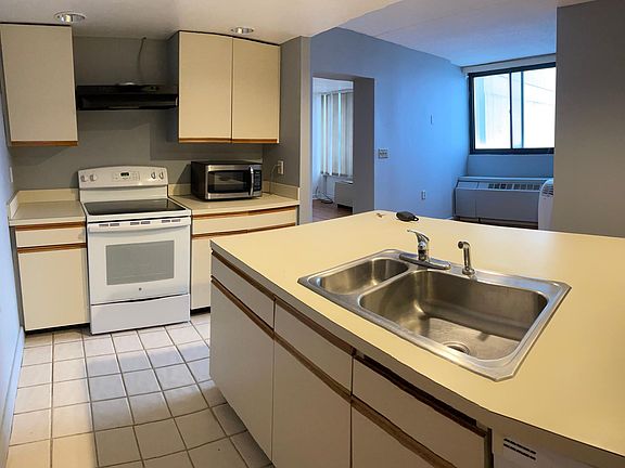 4th image of 60 Strawberry Hill Ave Unit 1114