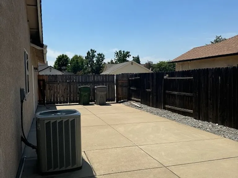 1390 Empress Ln — Photo 28