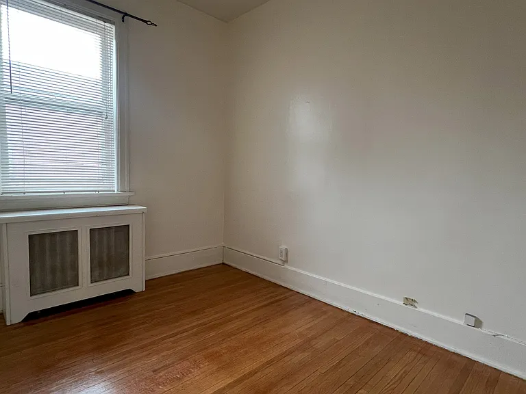 2231 Albert St — Photo 11