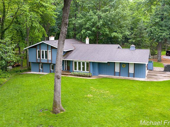 3rd image of 2700 Shadowbrook Dr SE