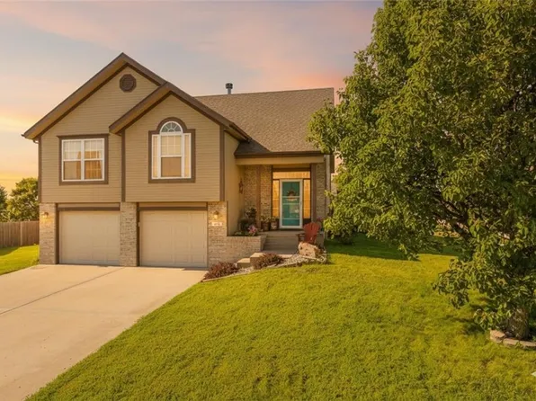 109 Bridgeport Dr, Smithville, MO 64089