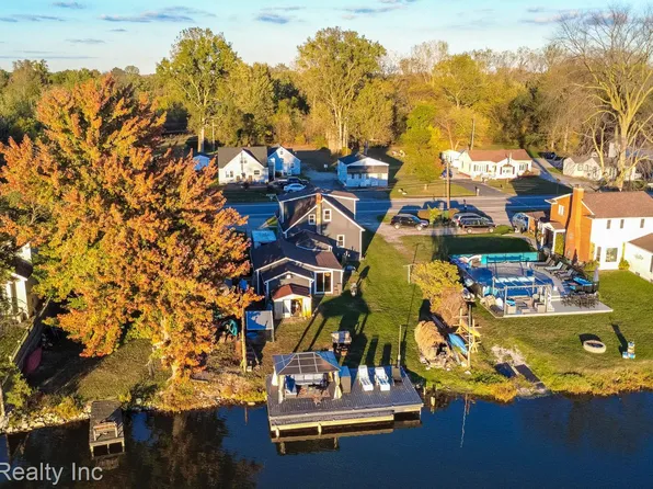 26721 W Huron River Dr, Flat Rock, MI 48134
