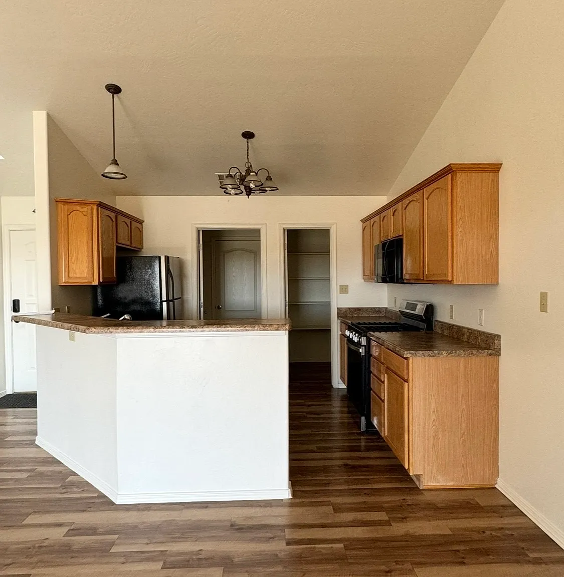 2 bed, 1100 sqft, $1,225 — Photo 4