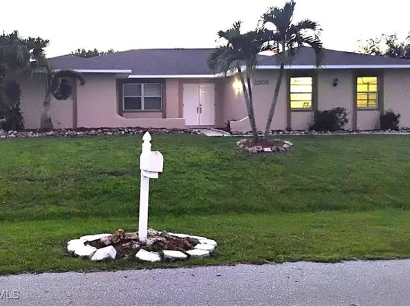 2202 SE 8th Pl, Cape Coral, FL 33990