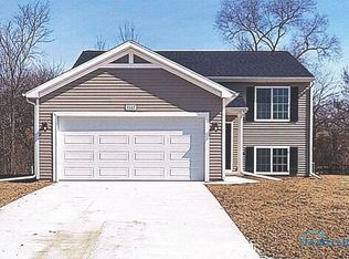 1547 Circle Dr, Millbury, OH 43447