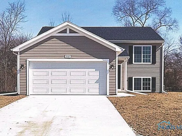 1547 Circle Dr, Millbury, OH 43447