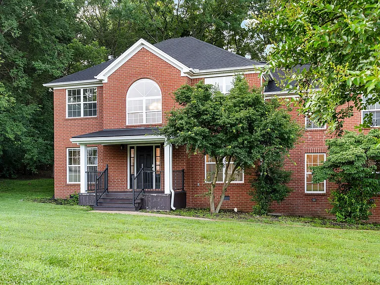 1004 Austin Ct — Photo 3