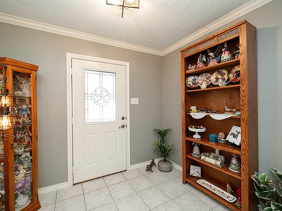 4th image of 100 Kellifield Dr