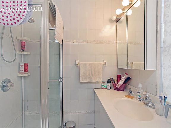 4th image of 49 Willow St APT 1H