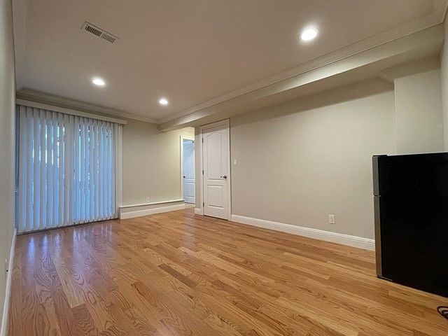 1st image of 524 Girard St #2