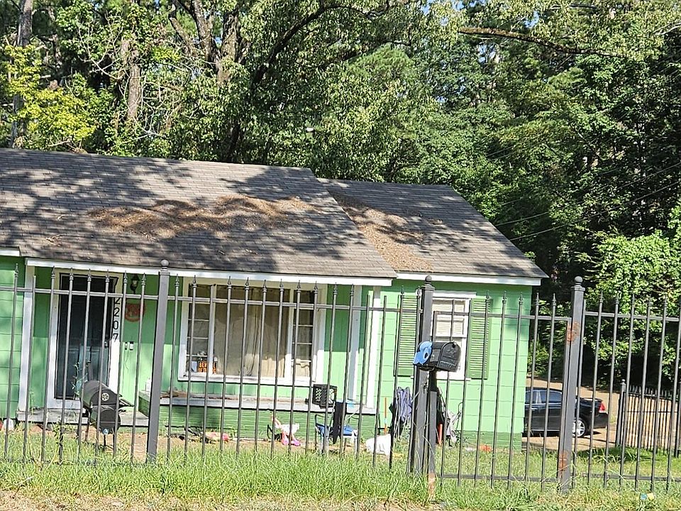 1st image of 2207 Belvedere Dr