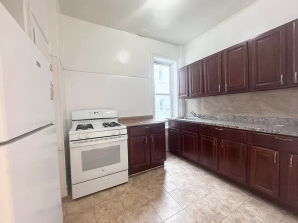 659 56th St #4, Brooklyn, NY 11220