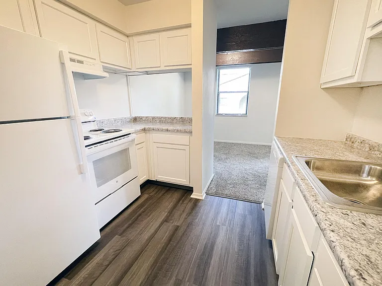 Four Worlds Apartments — Photo 67