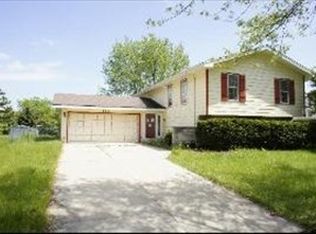 108 S Lancaster Dr, Bolingbrook, IL 60440