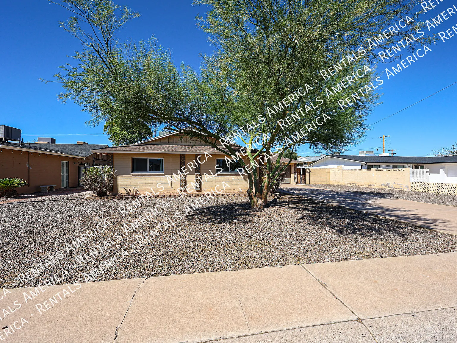 NO HOA, 4/2 bath Home in Tempe — Photo 3
