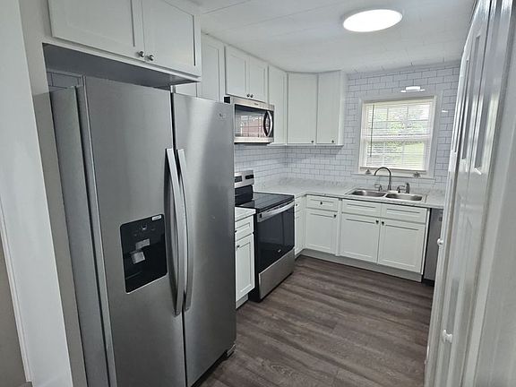 2nd image of 104 Greenlawn Dr #4