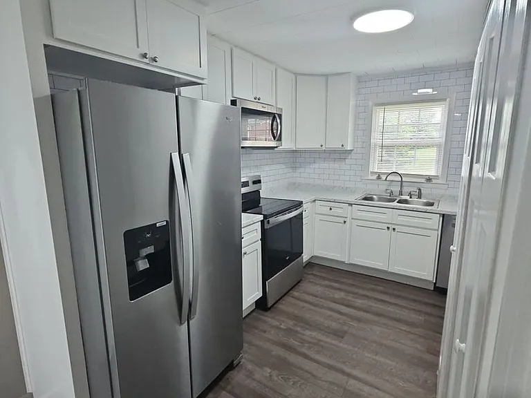 104 Greenlawn Dr — Photo 2