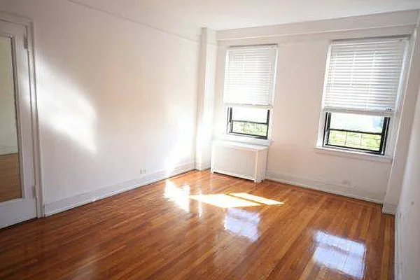 Rented by Metropolitan Realty | media 22