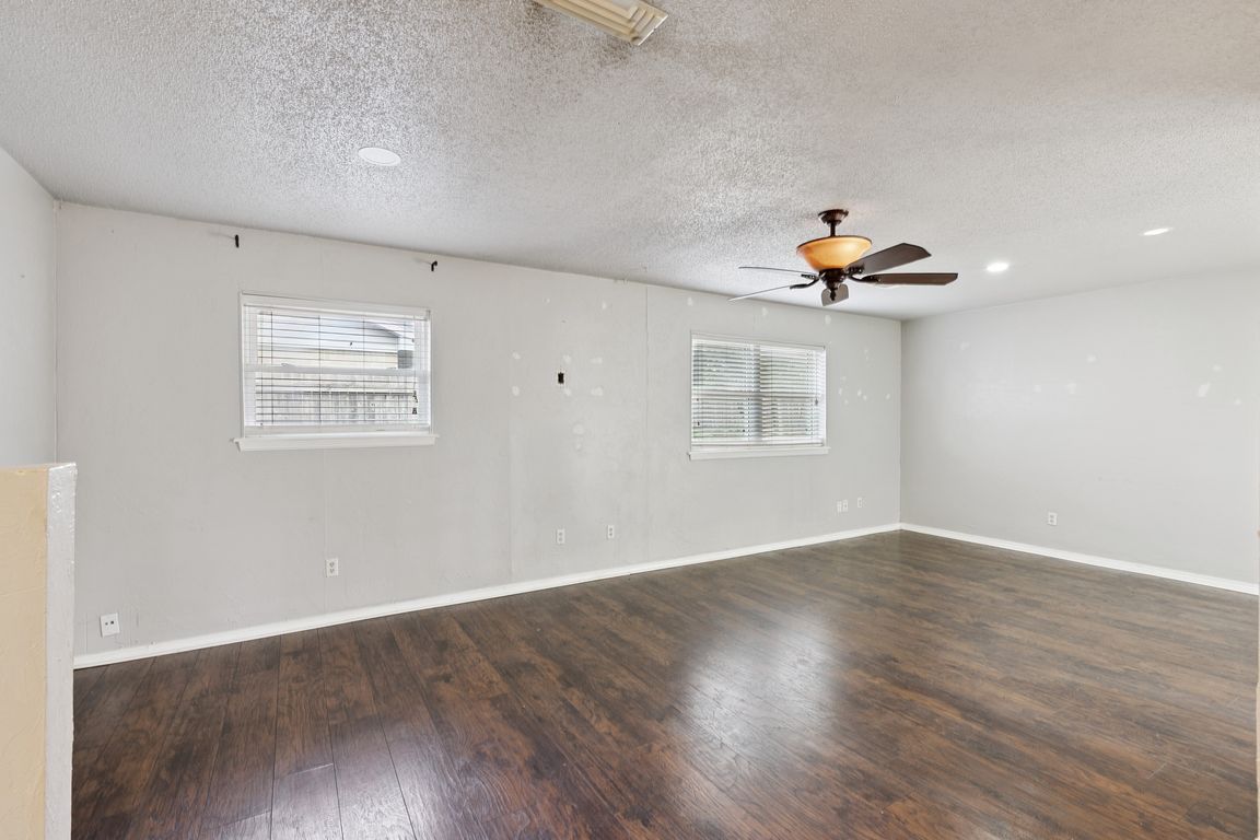 1622 Sheffield Dr_007.jpg