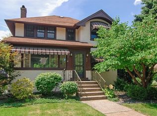 52 N Cowley Rd, Riverside, IL 60546