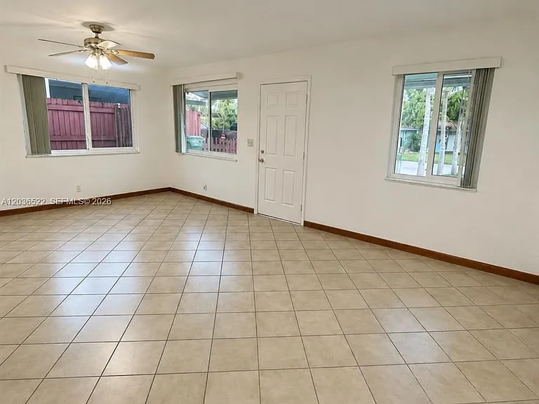 1005 SW 30th St #1007 — Photo 3