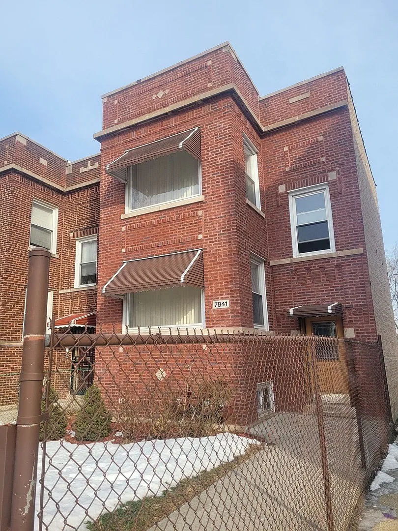 2 bed, 1100 sqft, $1,350 — Photo 1