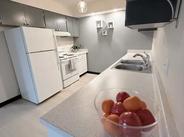 10812 SE Stark St APT 5, Portland, OR 97216