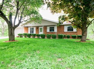 7 Stonehenge Ct, Saint Charles, MO 63303