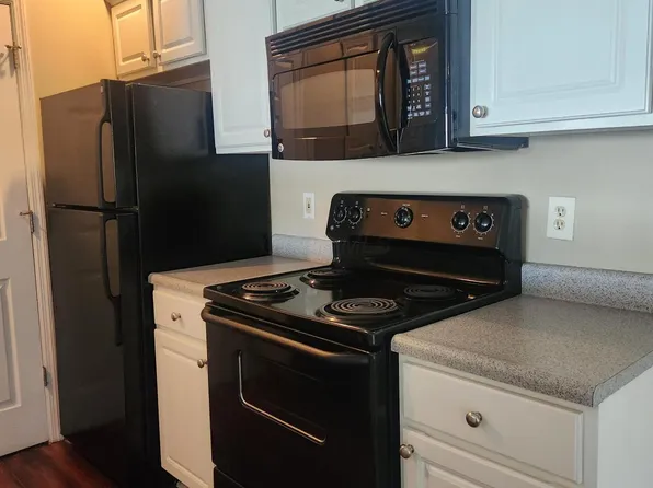 5423 Garden Rdg, Columbus, OH 43228