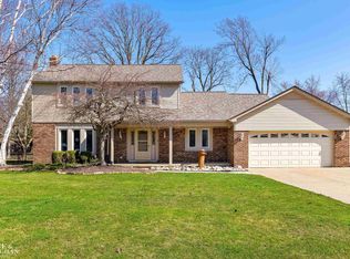 39154 Cloverleaf St, Harrison Township, MI 48045