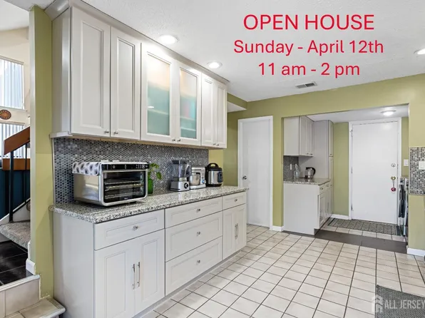 524 Westgate Dr, Edison, NJ 08820