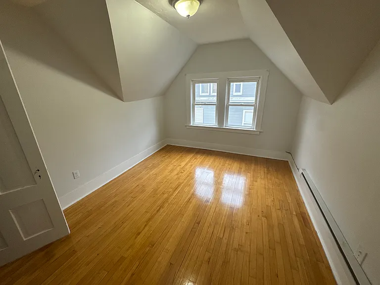 44 Uxbridge St #3 — Photo 6