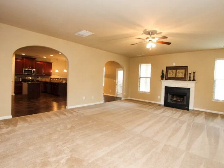 2771 Huntcliffe Dr — Photo 6