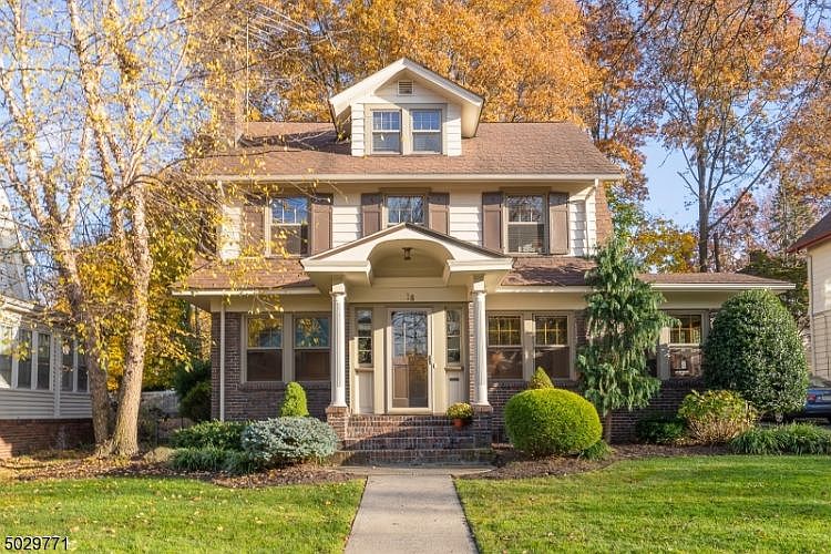 1st image of 18 University Ct