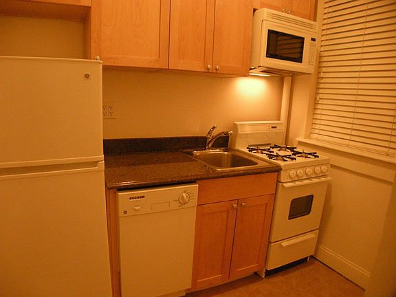 4th image of 712 9th Ave APT 2C