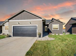 2212 S Creekview Ave, Sioux Falls, SD 57106