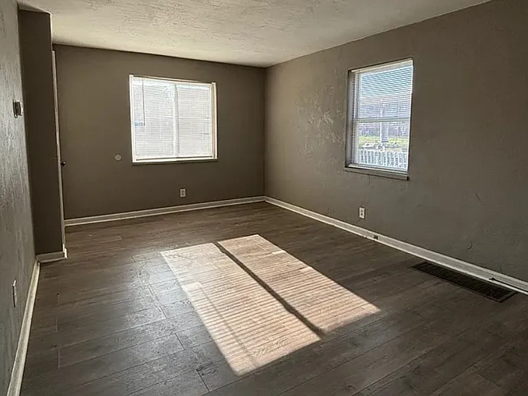 411 Ryburn Ave — Photo 3