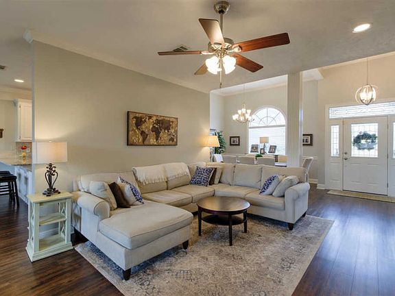 4th image of 197 Woodlands Green Dr